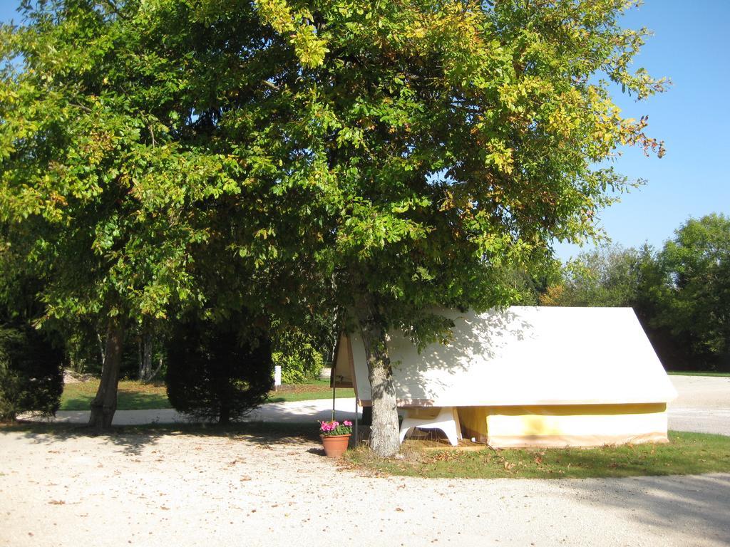 Camping Porte Des Vosges Bulgnéville Habitación foto