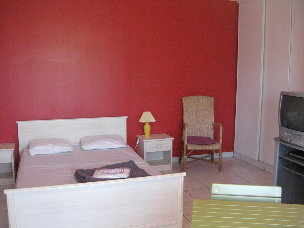 Camping Porte Des Vosges Bulgnéville Habitación foto